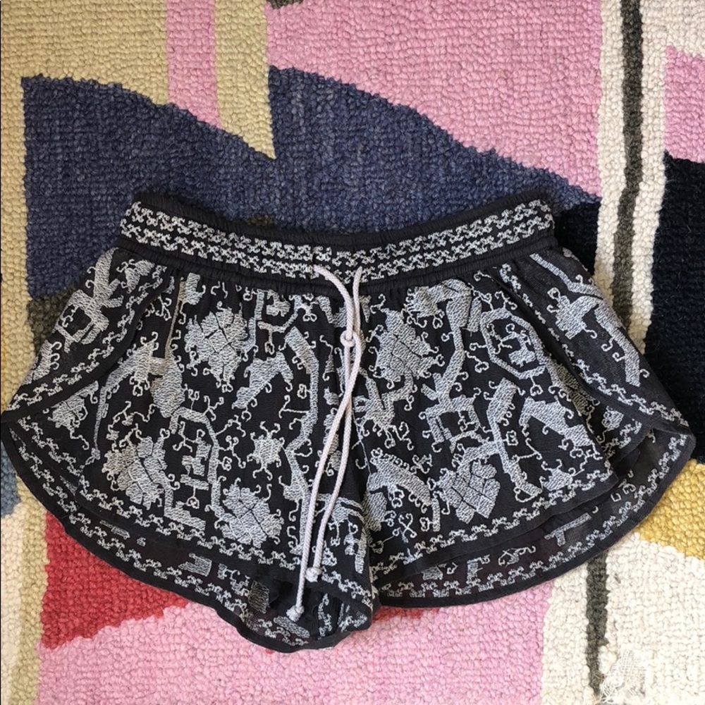Flare embroidered shorts